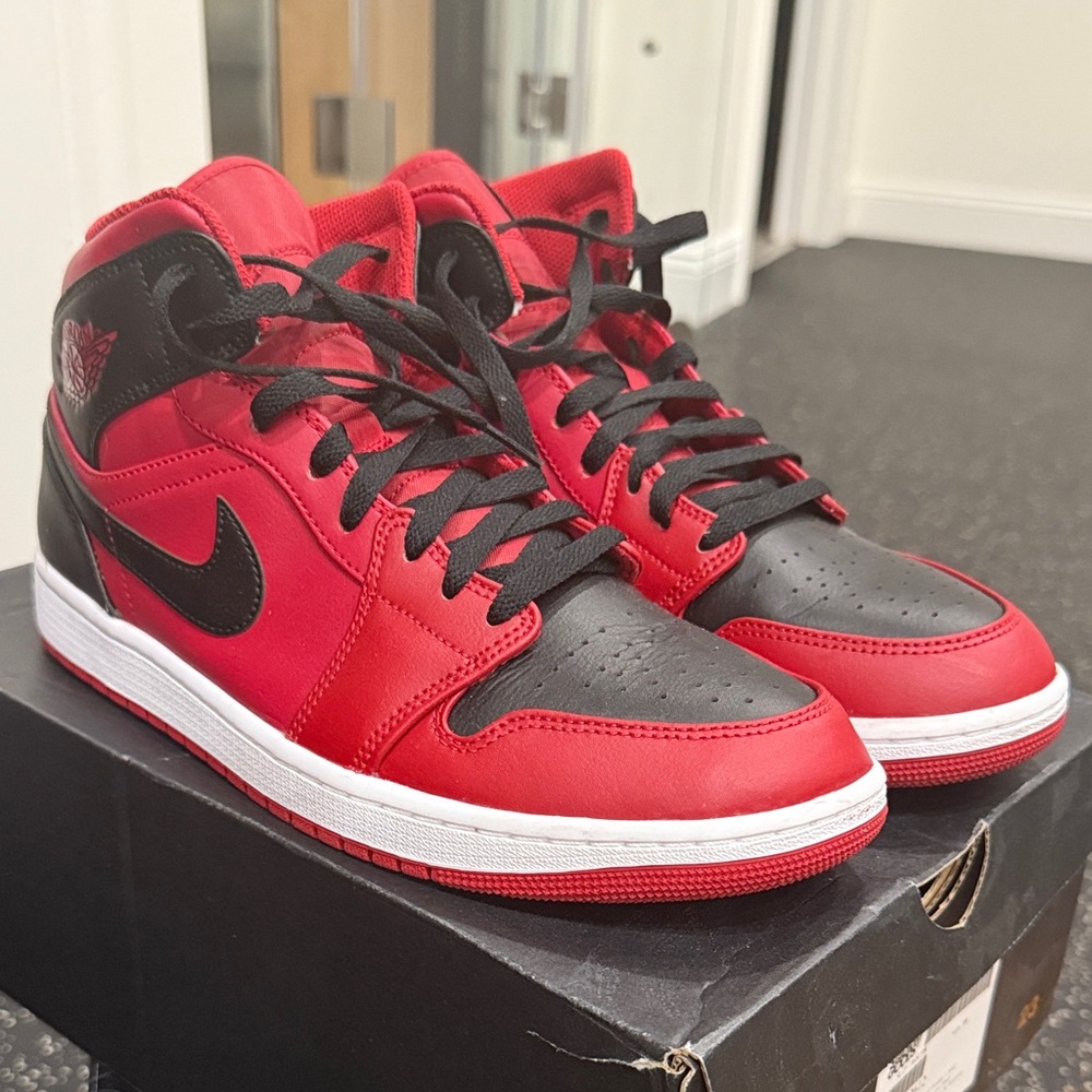 Nike Men's Black and Red Sneakers